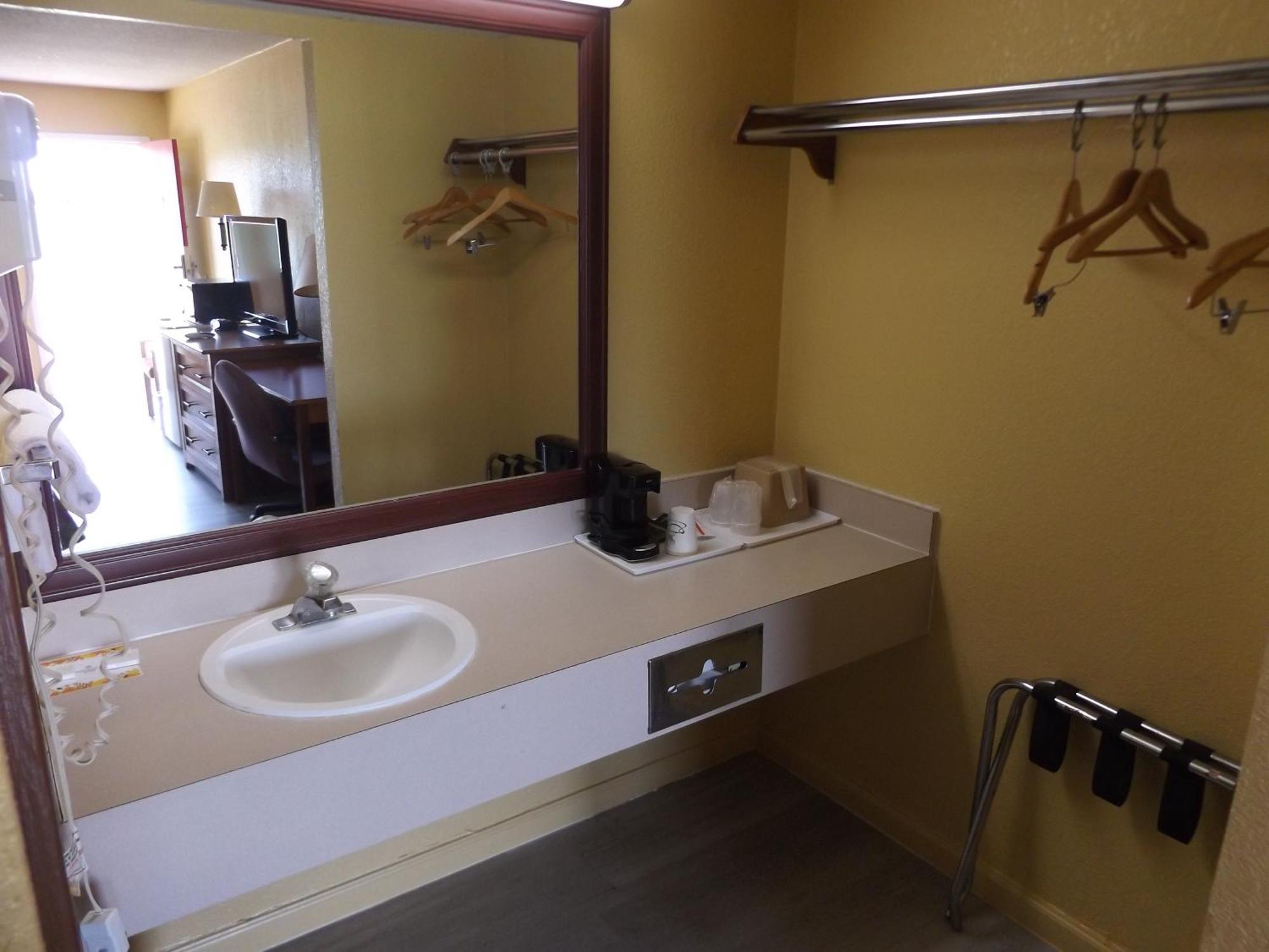 Regency Inn Concordia Extérieur photo