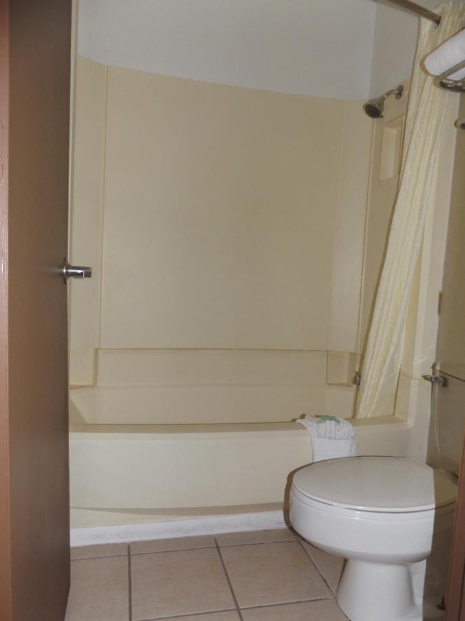 Regency Inn Concordia Extérieur photo